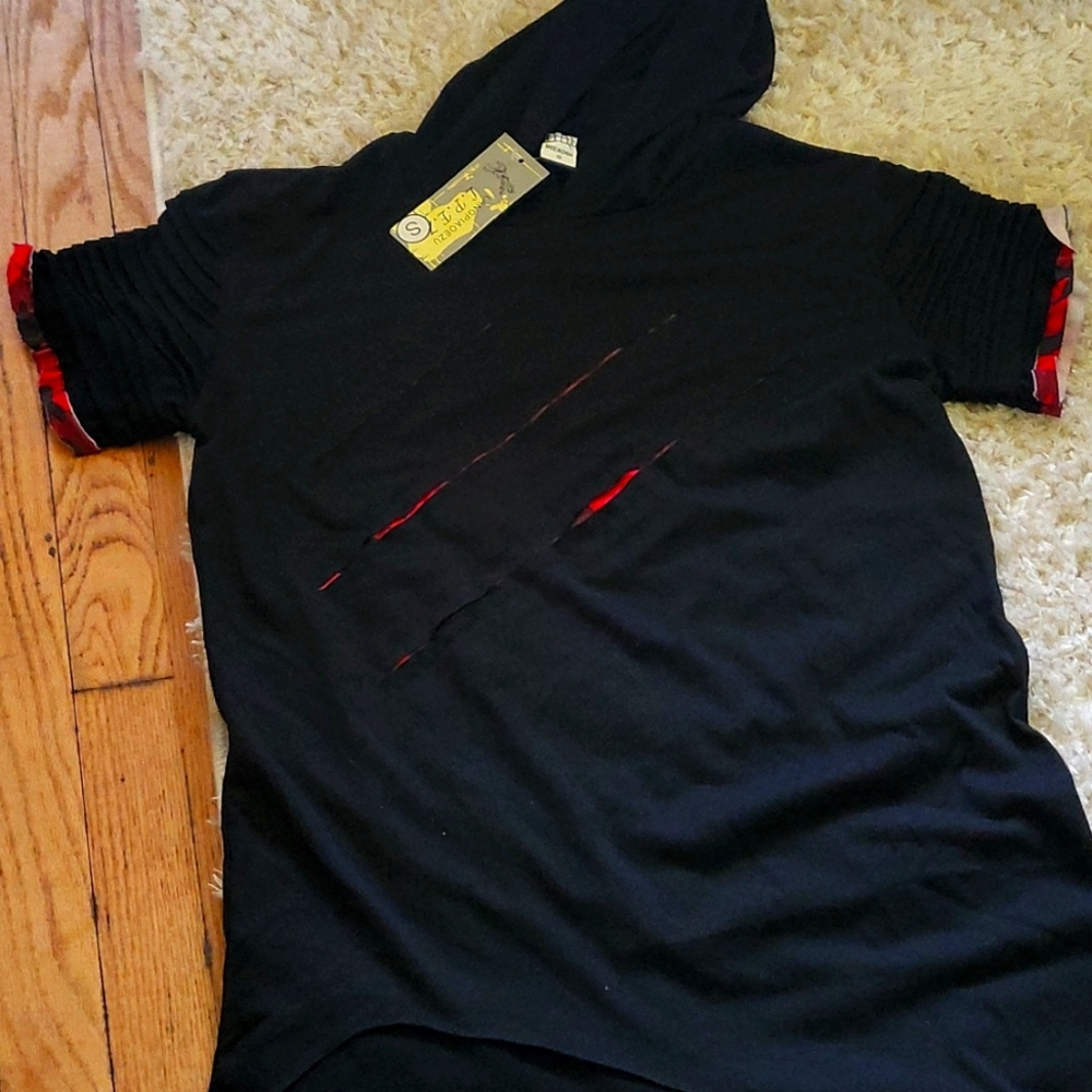 Black hooded t shirt
